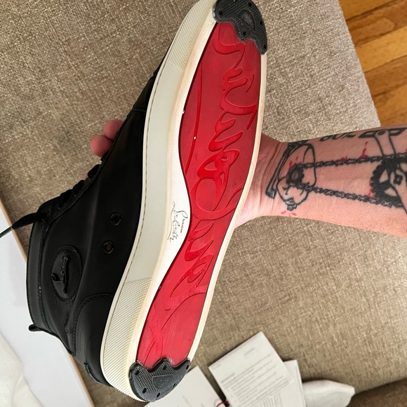 Christian Louboutin - Picture 17 of 17